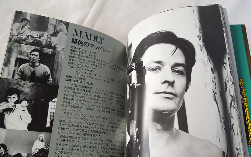 Photograph of facing pages from the 血とバラの美学/アラン・ドロン book